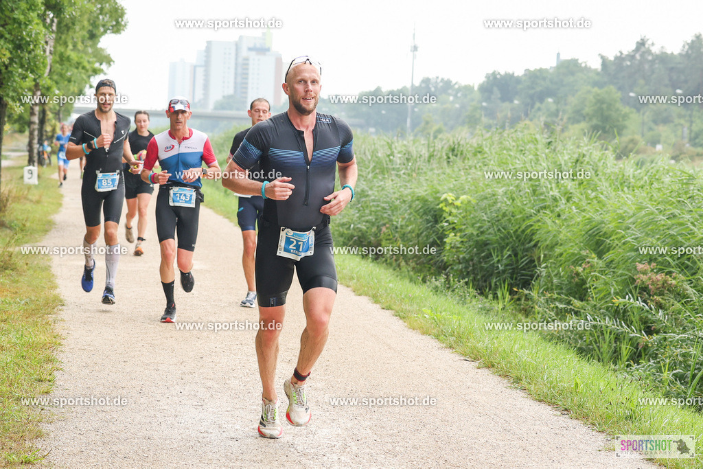 LUR_1630 | 34. M-net Erlanger Triathlon 2025 #erlangertriathlon  #mnettriathlon2025 #mnettriathlon #team #olympischedistanz #mitteldistanz #triathlon #maindonaukanal  #erlangertriathlon2025 #yourpictrs #tv1848 #tv1848erlangen  #triathlonbayern #sportinerlangen #demsportverbunden #sportshot_your_pictrs Copyright: www.sportshot.de
