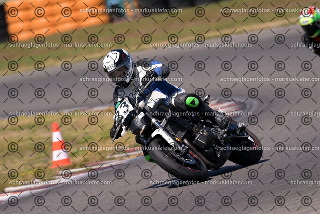 26bt04-2201 | markuskiefer.com - Realisiert mit Pictrs.com