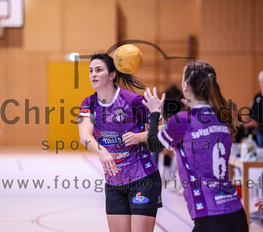 2024-12-14_010_SpVgg_Altenerding_gegen_SVA_Palzing | Erding, Deutschland, 14.12.2024:Handball, Bezirksoberliga Frauen Altbayern 2024 / 2024, 9. Spieltag, SpVgg Altenerding gegen SVA Palzing, Endergebnis: 20:30Janina Konrad (SpVgg Altenerding, #2), Lena Graf (SpVgg Altenerding, #6)Foto: Christian Riedel / fotografie-riedel.net