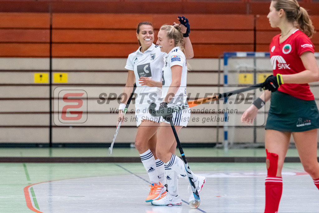 HK_20221126_101739 | 1. Bundesliga ( Halle ) Damen Crefelder HTC - Düsseldorfer HC am 27.11.2022 Crefelder HTC, Krefeld , Selin Oruz ( Düsseldorfer HC #14 ) , Sara Strauss ( Düsseldorfer HC #11 )