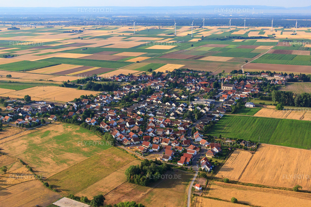 Luftbild: Dorfansicht aus Norden in Ottersheim bei Landau im Bundesland Rheinland-Pfalz in Deutschland. Foto: IMG_69668.jpg vom 04.07.2014 durch Werner Riehm/FLY-FOTO.de