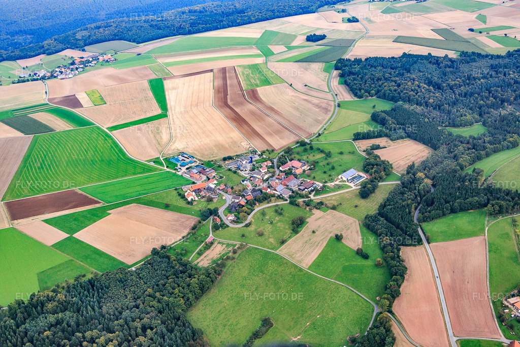 Luftbild: Ortsansicht von Südwesten im Ortsteil Vollmersdorf in Hardheim im Bundesland Baden-Württemberg in Deutschland. Foto: IMG_073595.jpg vom 26.09.2014 durch Werner Riehm/FLY-FOTO.deAuflösung des Originals: 5472 x 3648 px