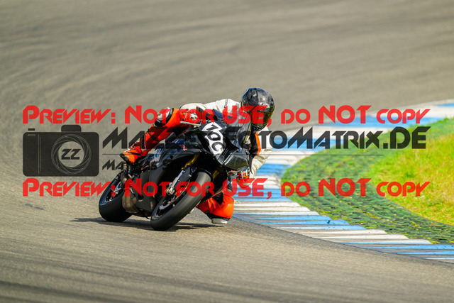 MaZZes_FotoMatrix_240615_6007705_7192 | ROT