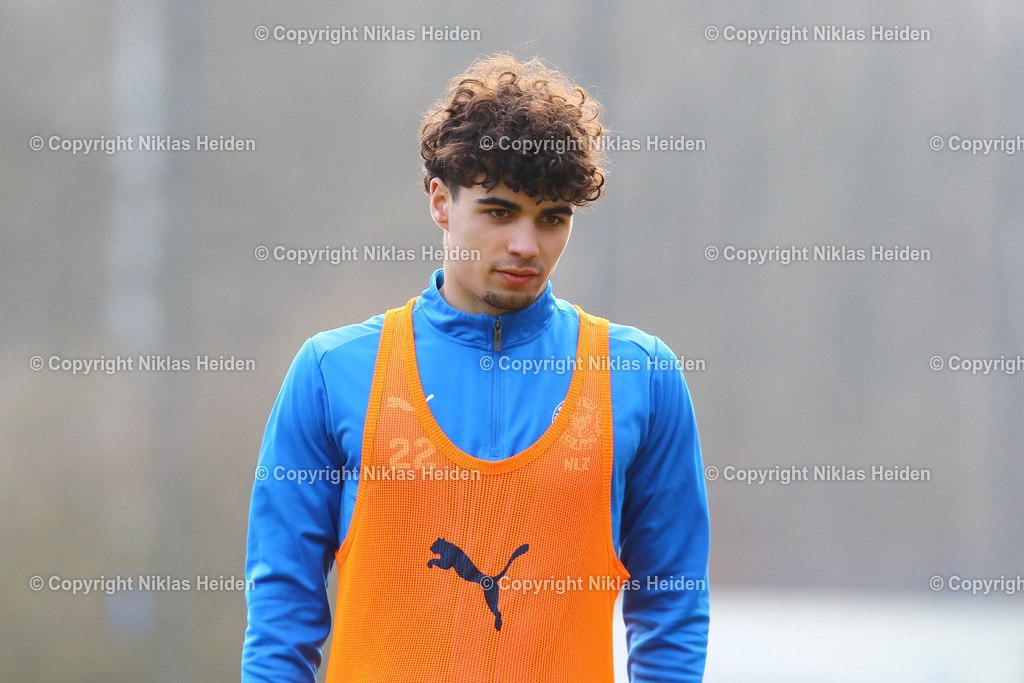 NH_HolsteinKielU19_BlumenthalerSVU19_U19DFBNachwuchsliga_08022025 | #22 Henry Julius Koglin (Holstein Kiel U19)Fußball I Junioren I U19 DFB-Nachwuchsliga I Saison 2024-2025 I Hauptrunde Liga B, Gruppa A, 2. Spieltag I Holstein Kiel U19 - Blumenthaler SV U19 I 08.02.2025 I Citti-Fußballpark