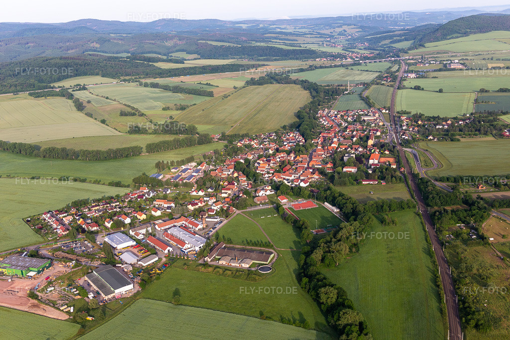 Luftbild: Ortsansicht im Ortsteil Mechterstädt in Hörsel im Bundesland Thüringen in Deutschland. Foto: IMG_007623.jpg vom 15.06.2021 durch Werner Riehm/FLY-FOTO.de