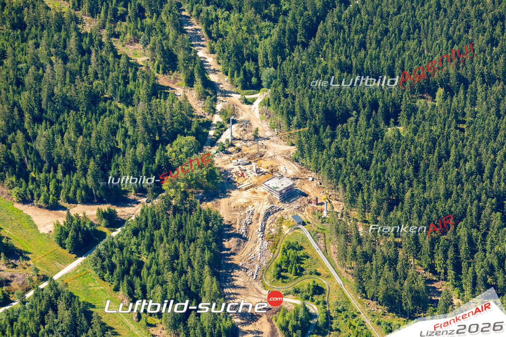 Das Luftbild zeigt : Mittelstation Baustelle Bischofsgrüner Forst - Die Luftaufnahme wurde 2023 vom UL-Flugzeug aus erstellt ( keine Drohne ) - Hochauflösende Luftaufnahme - Für grossformatige Ausdrucke geeignet. Die Geschenkidee !Mit Lizenz und Bildrechte bestellbar