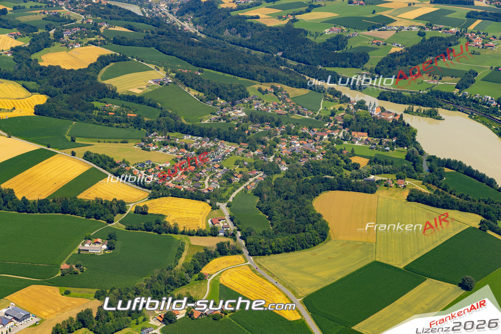 Aktuelles Luftbild von Vornbach Neuhaus am Inn - Die Luftaufnahme wurde 2022 mittels UL-Flugzeug erstellt ( keine Drohne ) - hochauflösende Kamera-Systeme von  Canon -Beste Qualität - Für grossformatige Ausdrucke geeignet. Die Geschenkidee !