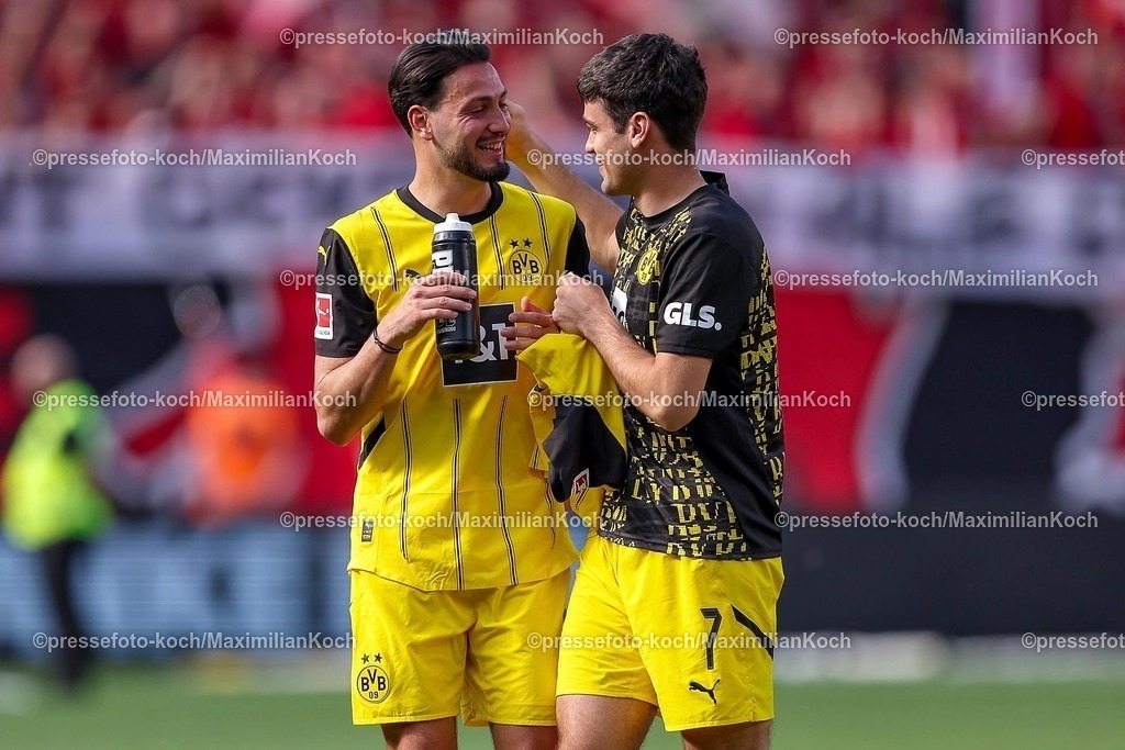 B0411052503551 | 11.05.2025, Fußball, Bayer 04 Leverkusen - Borussia Dortmund, 1. Fußball Bundesliga, 33. Spieltag, BayArena, Saison 2024 2025: Ramy Bensebaini (BVB #5) Giovanni Reyna (BVB #7) DFB regulations prohibit any use of photographs as image sequences and or quasi-video.