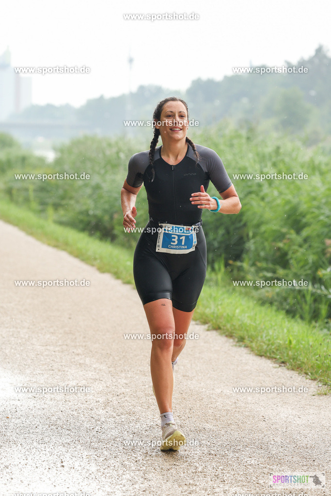 LUR_1141 | 34. M-net Erlanger Triathlon 2025 #erlangertriathlon  #mnettriathlon2025 #mnettriathlon #team #olympischedistanz #mitteldistanz #triathlon #maindonaukanal  #erlangertriathlon2025 #yourpictrs #tv1848 #tv1848erlangen  #triathlonbayern #sportinerlangen #demsportverbunden #sportshot_your_pictrs Copyright: www.sportshot.de