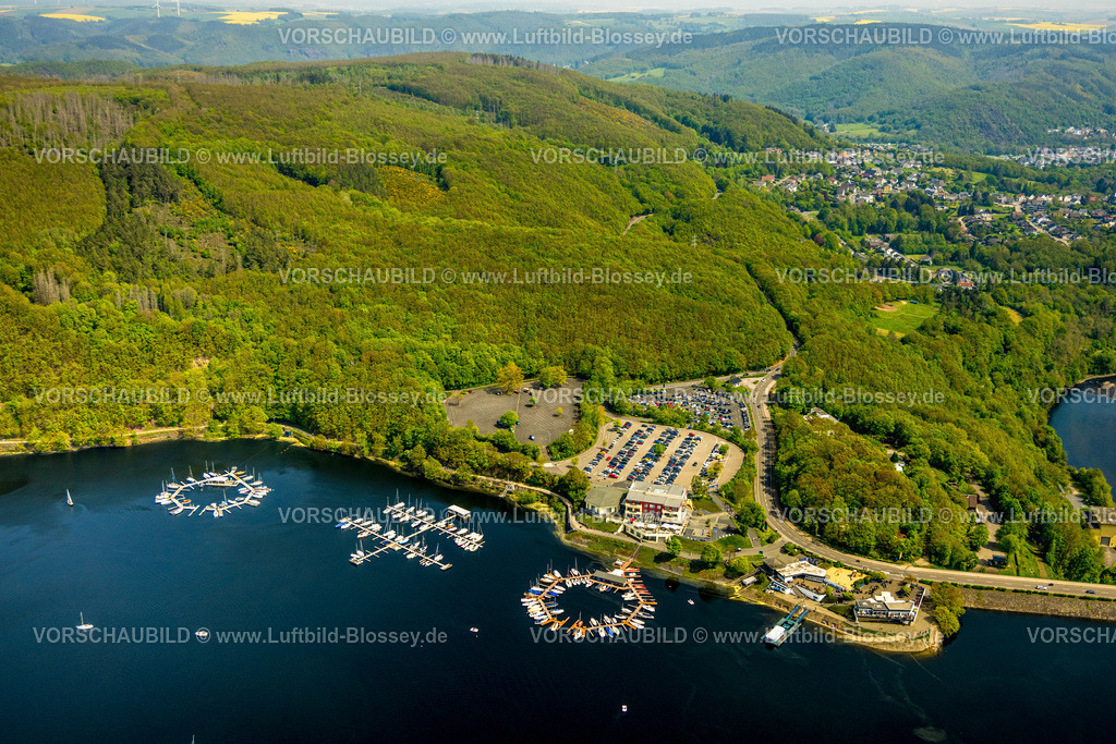 Heimrath240501868Rursee | Luftbild, Staumauer Schwammenauel und Rursee, Rursee-Schifffahrt KG Bootstourenanbieter, Hotel Restaurant Seehof, Restaurant Am Pegel und Gäste auf der Terrasse und Promenade, runde Bootsanlegestelle im Rursee, Segelboote und Kajak und Motorboote des Segelsportclub Schwammenauel, Waldgebiet Nationalpark Eifel, Hasenfeld, Heimbach, Nordrhein-Westfalen, Deutschland