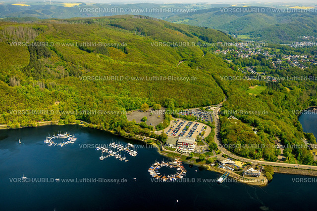 Heimrath240501868Rursee | Luftbild, Staumauer Schwammenauel und Rursee, Rursee-Schifffahrt KG Bootstourenanbieter, Hotel Restaurant Seehof, Restaurant Am Pegel und Gäste auf der Terrasse und Promenade, runde Bootsanlegestelle im Rursee, Segelboote und Kajak und Motorboote des Segelsportclub Schwammenauel, Waldgebiet Nationalpark Eifel, Hasenfeld, Heimbach, Nordrhein-Westfalen, Deutschland