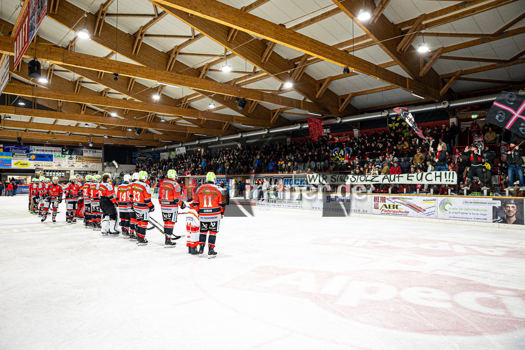 TSV Peißenberg MINERS gegen EHC Königsbrunn PINGUINE | Eishockey Bayernliga Herren Playoffs Viertelfinale 2024/25 - Spiel 6 von 7, TSV Peißenberg MINERS gegen EHC Königsbrunn PINGUINE, 20250221,Fans, Miners Spieler, Wir sind stolz auf euch,2025-02-21 in Peißenberg (Eisstadion Peißenberg)Copyright: WolfgangxLindner foto-lindner.de