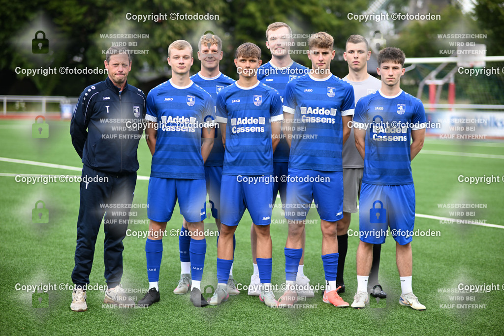 DSC_3263 | Neuzugänge und Trainer:von links: Ralf Backhaus, Renke Peters, Leon Wübbenhorst, Sönke Kroon, Jasper Til, Jan Sabath, Jonas Dieken, Justin Dombrovski