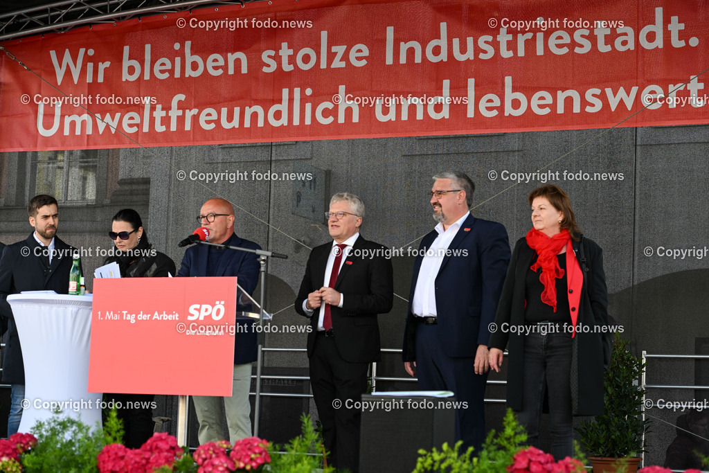 Hauptplatz Linz_ 1. Mai Umzug 2023_ 01.05.2023-23 | 01.05.2023, Hauptplatz Linz, AUT, Hauptplatz Linz, im Bild 1. Mai Umzug 2023 Linz Hauptplatz, SPOE 

Klaus Luger (SP, Bgm. der Stadt Linz), Andreas Stangl (Praesident der Arbeiterkammer Ooe, OeGB-Landesvorsitzender), Karin Hoerzing (SP, Vize-Bgmin. der Stadt Linz)