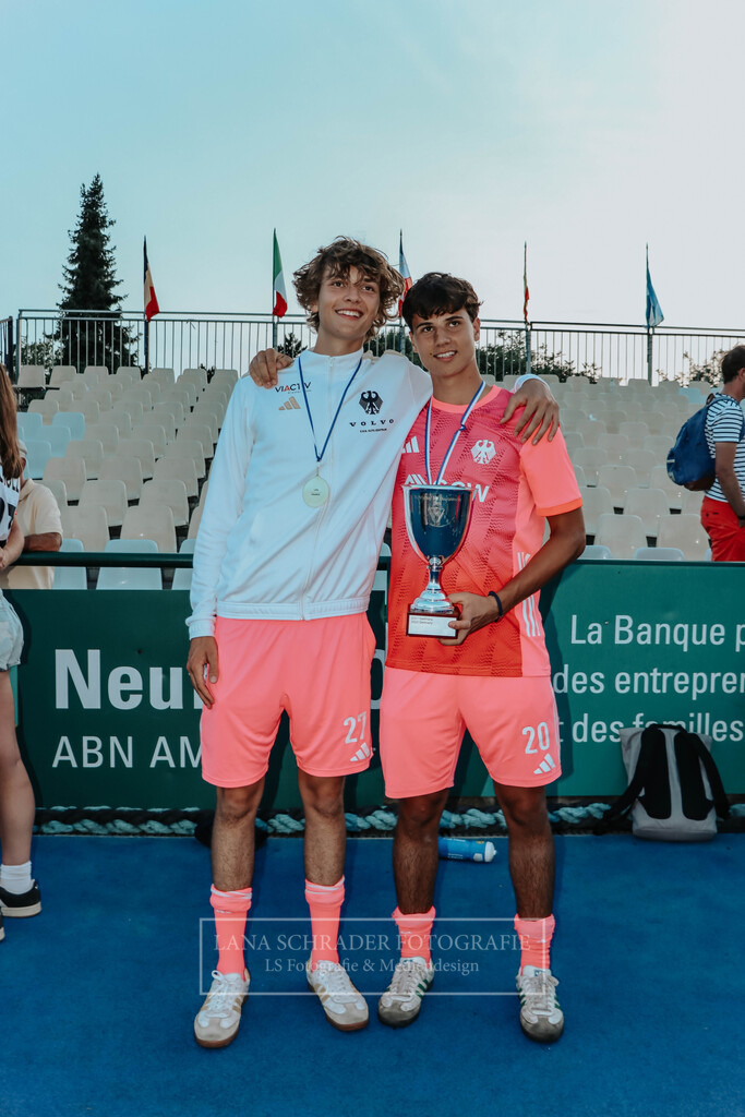 EM_MU18_F_GER-BEL_Lille_bearbeitet_Pokalbilder (88 von 137) | lanaschraderfotografie - Realisiert mit Pictrs.com