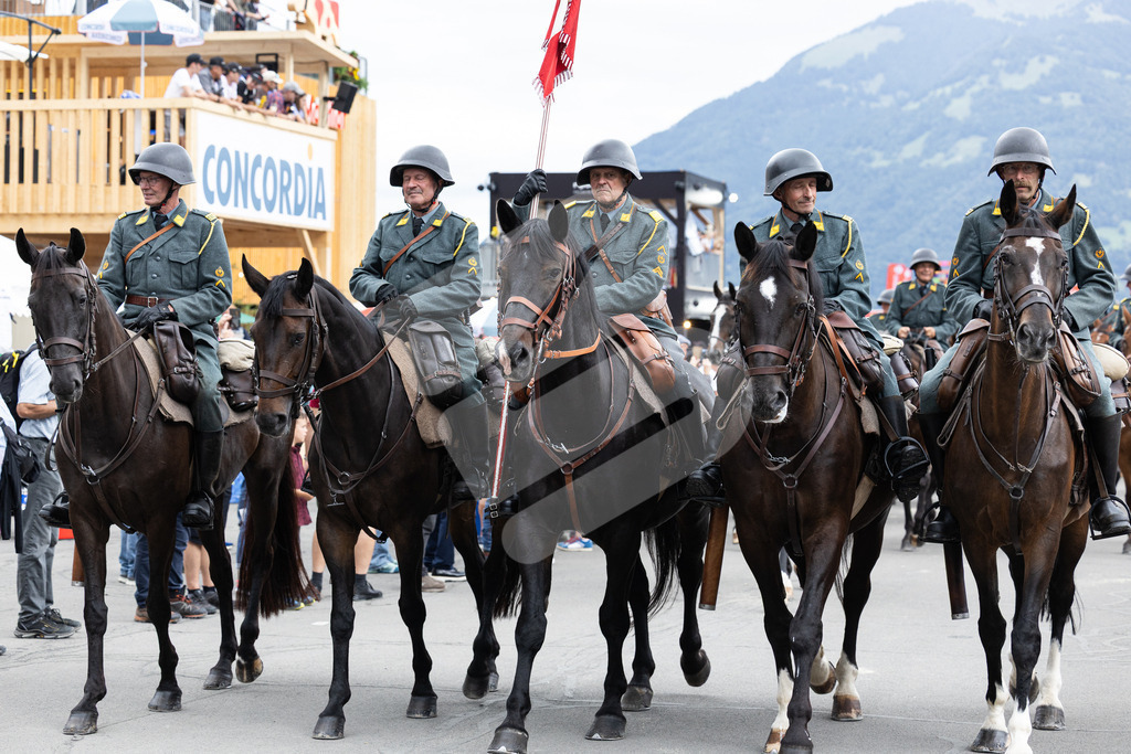 ESAF2025_Freitag_4117 | Die Schwinger des Schwyzer Kantonalen Schwingerverbandes: Fotos, die Dynamik und Leidenschaft festhalten, sowie emotionale Momente aus dem traditionellen Schwingsport zeigen. - Realisiert mit Pictrs.com
