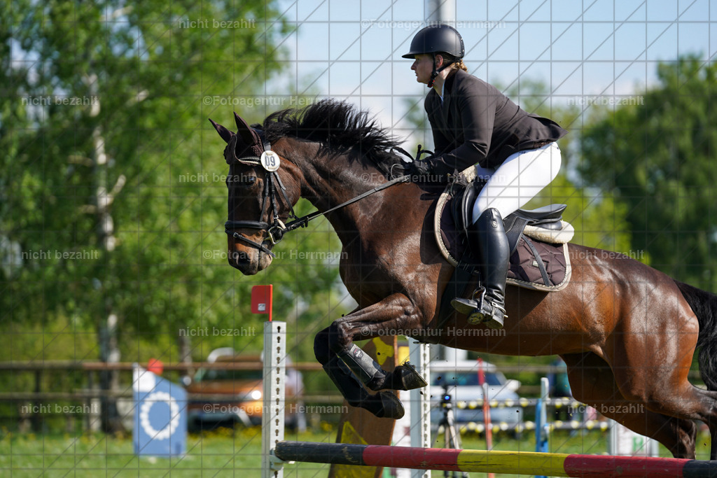 20240509-FAH02984 | Fotos von dem Turnier in Bayern, Landsberg am Lech, Reitsportbilder, Turnierfotografen Bayern, Fotoagentur Herrmann, Springreiten, Reitsportfotograf, Pferdefotograf, Turnierbilder