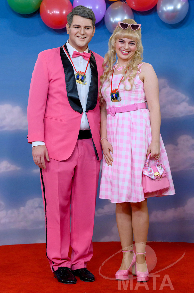 _DWA1792 | Politikerin Katharina Schulze (Grüne) mit ihrem Stellvertreter Johannes Becher (links) bei der TV-Sendung Fastnacht in Franken 2024. Veitshöchheim, 02.02.2024 Bayern Deutschland - Realisiert mit Pictrs.com