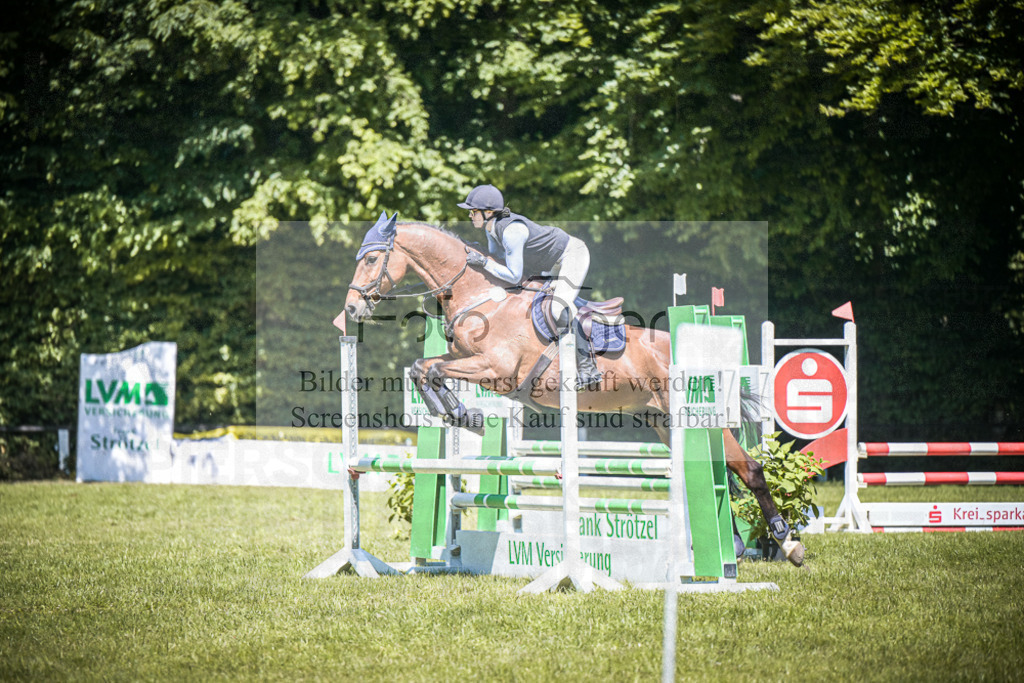 DOS_3871 | Entdecke hochwertige Reitturnierfotos von Foto Oger. Professionell, emotional und authentisch – jetzt Lieblingsmomente im Shop bestellen.Deutschlandweite Turnierfotografie. - Realisiert mit Pictrs.com