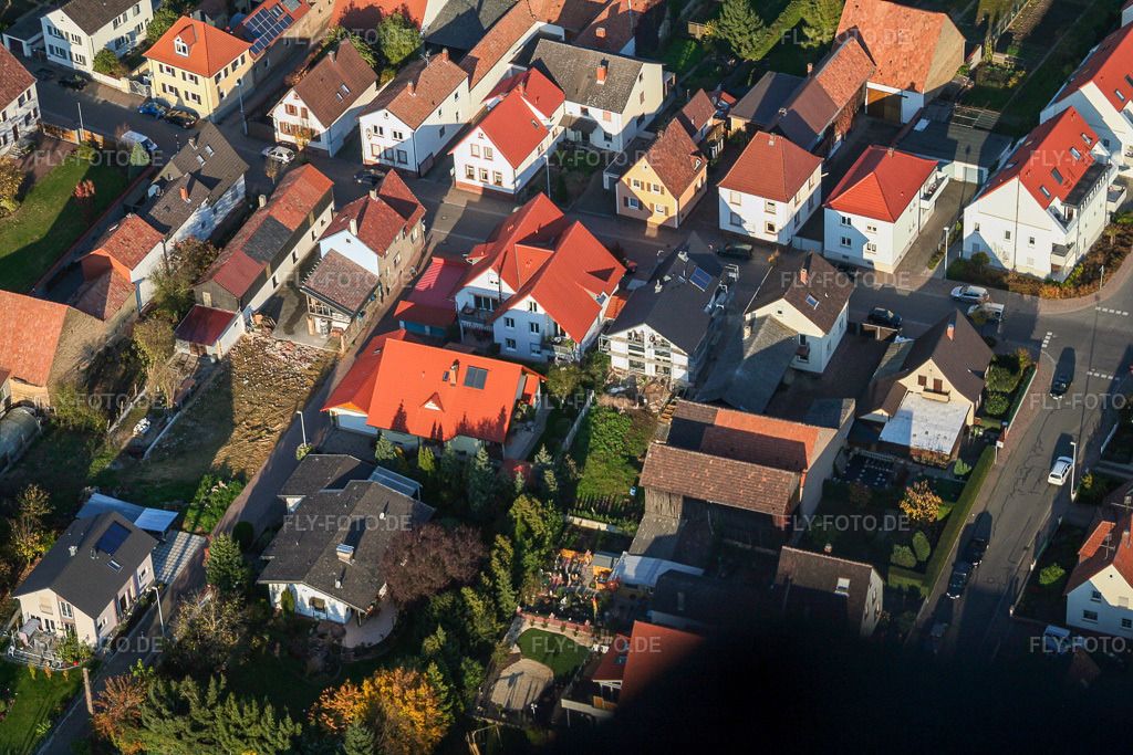 Luftbild: Speiertsgasse in Herxheim bei Landau im Bundesland Rheinland-Pfalz in Deutschland. Foto: IMG_14436.jpg vom 25.10.2008 durch Werner Riehm/FLY-FOTO.de