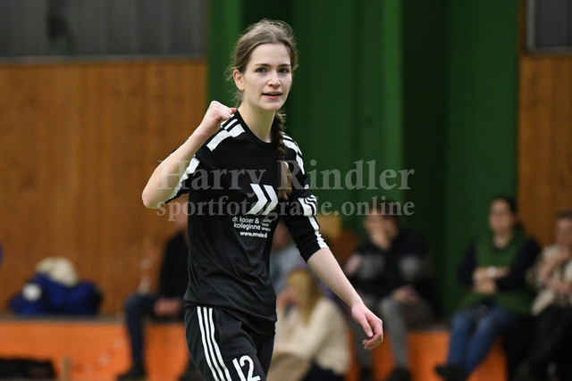 SSG Metten Damen : HSG Straubing | Bot wie immer eine herausragende Leistung: Torfrau Tanja Kraus (SSG Metten Damen #12) - Realisiert mit Pictrs.com