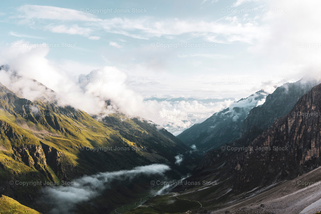 Stubaital | The view we had fo quite some time while hiking the Stubai Höhenweg.  - Realisiert mit Pictrs.com