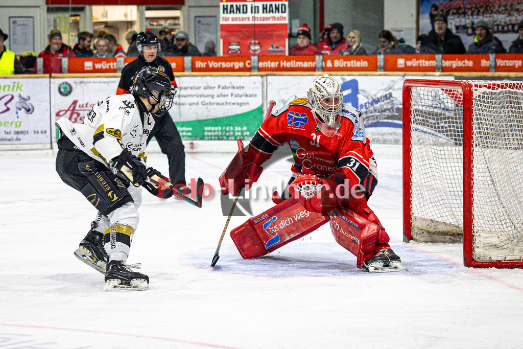 TSV Peißenberg MINERS gegen EHC Königsbrunn PINGUINE | Eishockey Bayernliga Herren Playoffs Viertelfinale 2024/25 - Spiel 4 von 7, TSV Peißenberg MINERS gegen EHC Königsbrunn PINGUINE, 20250216,Korbinian SERTL (MINERS Goali 31) in Aktion,2025-02-16 in Peißenberg (Eisstadion Peißenberg)Korbinian SERTL (MINERS Goali 31)Copyright: WolfgangxLindner foto-lindner.de
