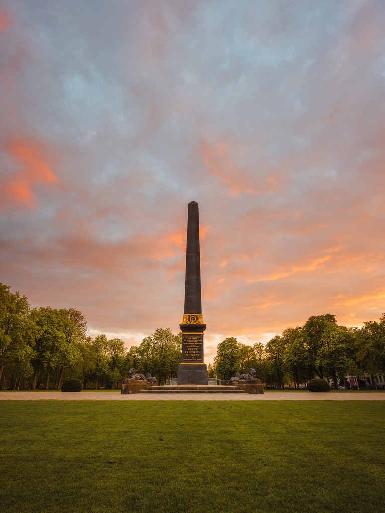 Löwenwall | Entdecke exklusive Fotokunst aus Braunschweig: Bildband, Leinwände, Postkarten, Kalender, digitale Downloads & Bildlizenzen. Jetzt im offiziellen Beautiful Braunschweig Shop! - Realisiert mit Pictrs.com