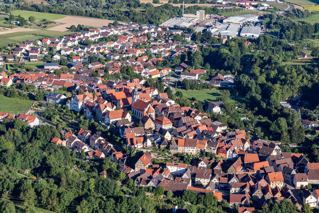 Luftbild: Dorfansicht im Ortsteil Gochsheim in Kraichtal im Bundesland Baden-Württemberg in Deutschland. Foto: IMG_093907.jpg vom 23.08.2016 durch Werner Riehm/FLY-FOTO.de