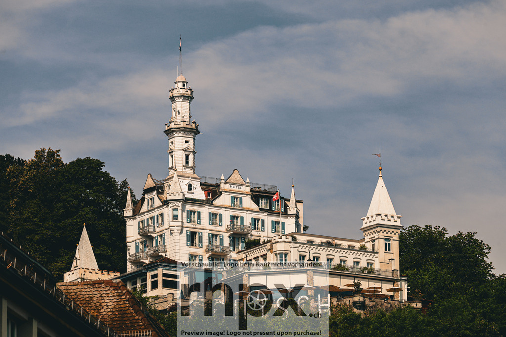 Château Gütsch in Luzern | Stimmungsvolle Fotokunst aus Luzern. Erlebe den Pilatus, den See und die Stadt Luzern in exklusiven Aufnahmen in der Fotogalerie & Shop. - Realisiert mit Pictrs.com