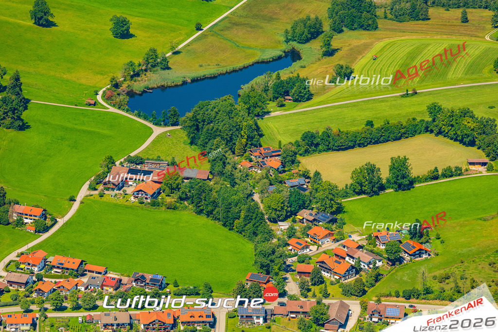 Luftaufnahme von Habach - Die Luftaufnahme wurde 2025 vom UL-Flugzeug heraus erstellt ( keine Drohne ) - Hochauflösende Luftaufnahme - für professionelle Ausdrucke geeignet. Die Geschenkidee !Mit Lizenz und Bildrechte bestellbar