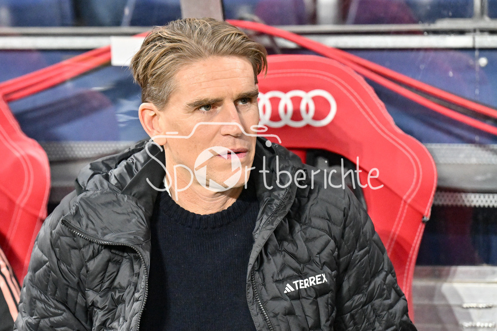 Augsburger Panther - EC VSV | Im Bild Christoph Freund Sportdirektor des FC Bayern / Freisteller / Einzelfoto / Testspiel: RB Salzburg - FC Bayern Muenchen, Red Bull Arena am 06.01.2025