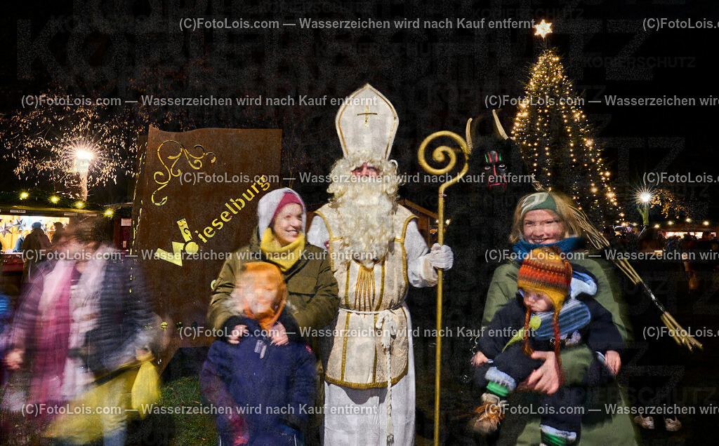 ALP7643_Wieselburger Advent_Nikolaus | (C)FotoLois.com, Alois Spandl, Wieselburger Advent im Schlosspark, Besuch durch den Hl. Nikolaus und seinen Krampussen, Sa 3. Dezember 2022.
