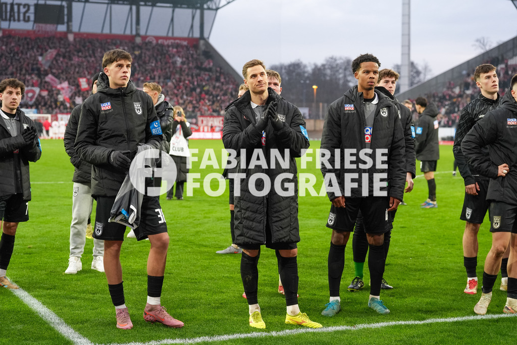 GER Rot-Weiss Essen vs. SSV Ulm, Fussball, 3. Liga, Spieltag 19, Saison 2025/2026, 20.12.2025 | GER Rot-Weiss Essen vs. SSV Ulm, Fussball, 3. Liga, Spieltag 19, Saison 2025/2026, 20.12.2025Foto: Fabian Friese - Realisiert mit Pictrs.com
