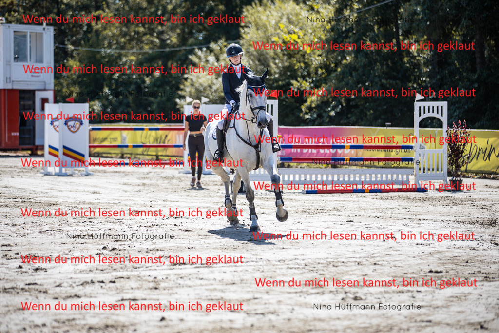 BK1A6270 | Turnierbilder Turnierfotos Nina Hüffmann Turnierfotografie Pferdefotografie Tierzeichnung Haustierzeichnung Pferdezeichnung Hundezeichnung Videograf  - Realisiert mit Pictrs.com