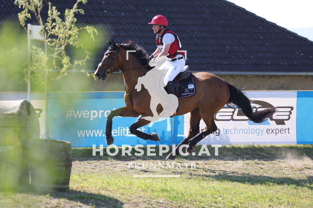 0P6A6409 | Willkommen bei Brunnmayr - Design & Fotografie – Ihrem Spezialisten für Reitturniere und Pferdeveranstaltungen in Oberösterreich, Salzburg und Bayern! Seit über 17 Jahren sind wir leidenschaftlich dabei.