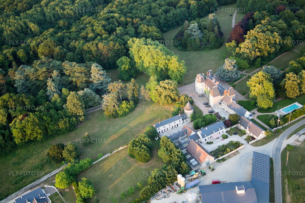 Vue aérienne: Vue de la ville à Landes-le-Gaulois dans le département Loir et Cher, France. Photo: IMG_082514.jpg prise le 20/06/2015 par Werner Riehm/FLY-FOTO.euRésolution de l'original: 5472 x 3648 px