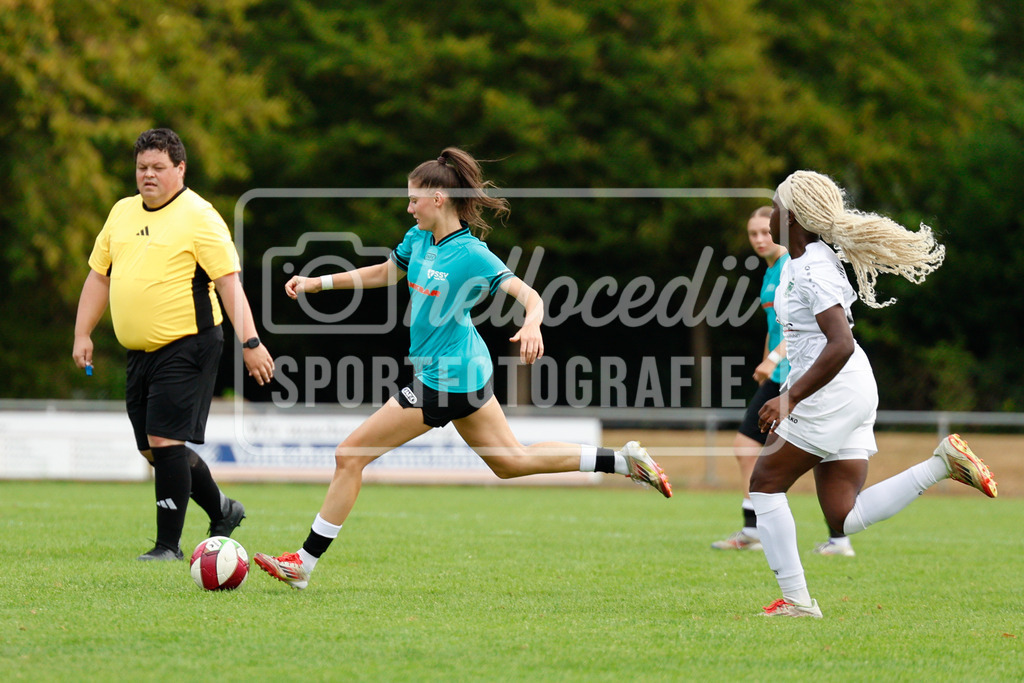Fußball I Frauen I Westfalenpokal 26-27 I DJK GW Amelsbüren - SSV Rhade  I 18662 | Demi Ehler (10, SSV Rhade) schießt auf das Tor. - Realisiert mit Pictrs.com