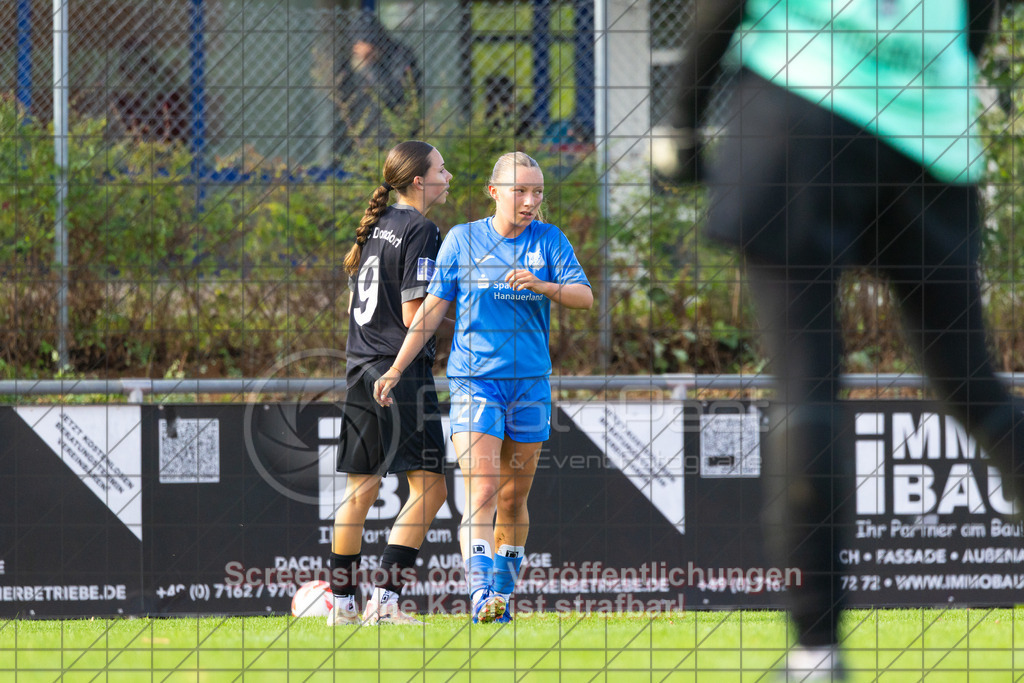 20261010_142332_0560_(c)_by_PhotoPeet | #,1.FC Donzdorf (schwarz) vs. SC Sand (blau), Fußball, EnBW-Oberliga B -Juniorinnen, 05. Spieltag, Saison 2026/2027, Rasenplatz Lautertal Stadion, Süßener Straße 16, 73072 Donzdorf, 10.10.2026 - 14:00 Uhr,Foto: PhotoPeet / Sport- &amp; Eventfotografie / Peter Harich