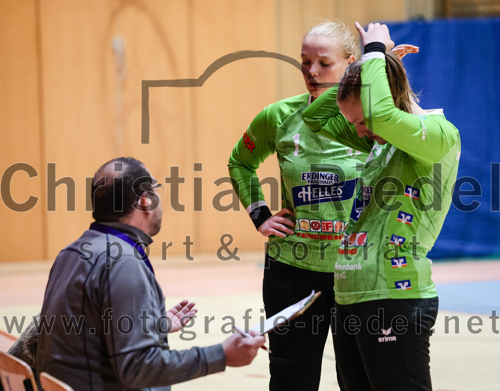 2024-02-03_052_SpVgg_Altenerding_gegen_SpVgg_Erdweg | Erding, Deutschland, 03.02.2024:
Handball, Bezirksoberliga Frauen Altbayern 2023 / 2024, 13. Spieltag, SpVgg Altenerding gegen SpVgg Erdweg, Endergebnis: 25:21

Torfrau Hanna Obermair (SpVgg Altenerding, #1). Torfrau Lara Kullmann (SpVgg Altenerding, #16)

Foto: Christian Riedel / fotografie-riedel.net