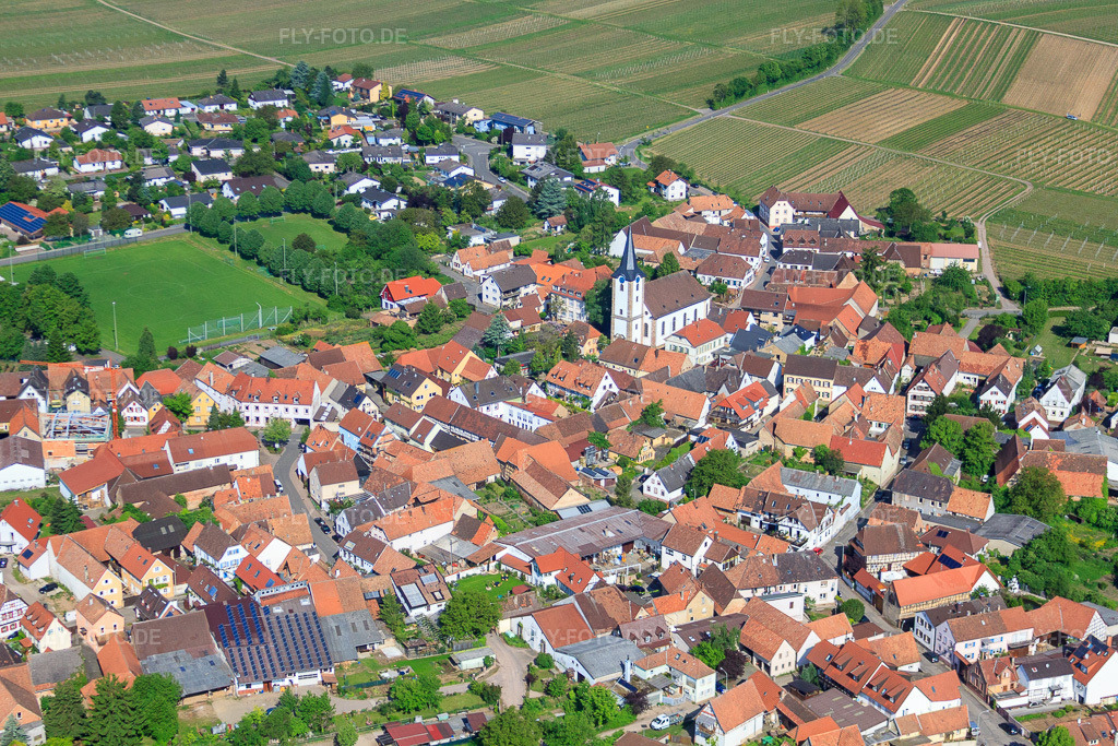 Luftbild: Dorfansicht aus Osten im Ortsteil Mörzheim in Landau im Bundesland Rheinland-Pfalz in Deutschland. Foto: IMG_27232.jpg vom 23.05.2010 durch Werner Riehm/FLY-FOTO.de