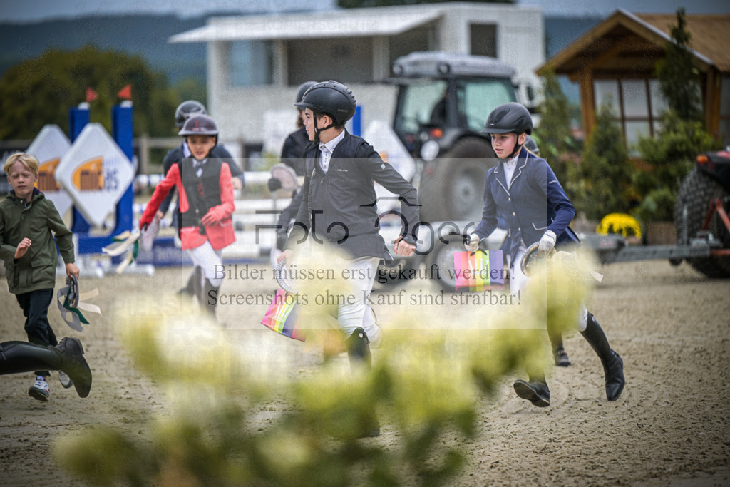 DOS_0118 | Entdecke hochwertige Reitturnierfotos von Foto Oger. Professionell, emotional und authentisch – jetzt Lieblingsmomente im Shop bestellen.Deutschlandweite Turnierfotografie. - Realisiert mit Pictrs.com
