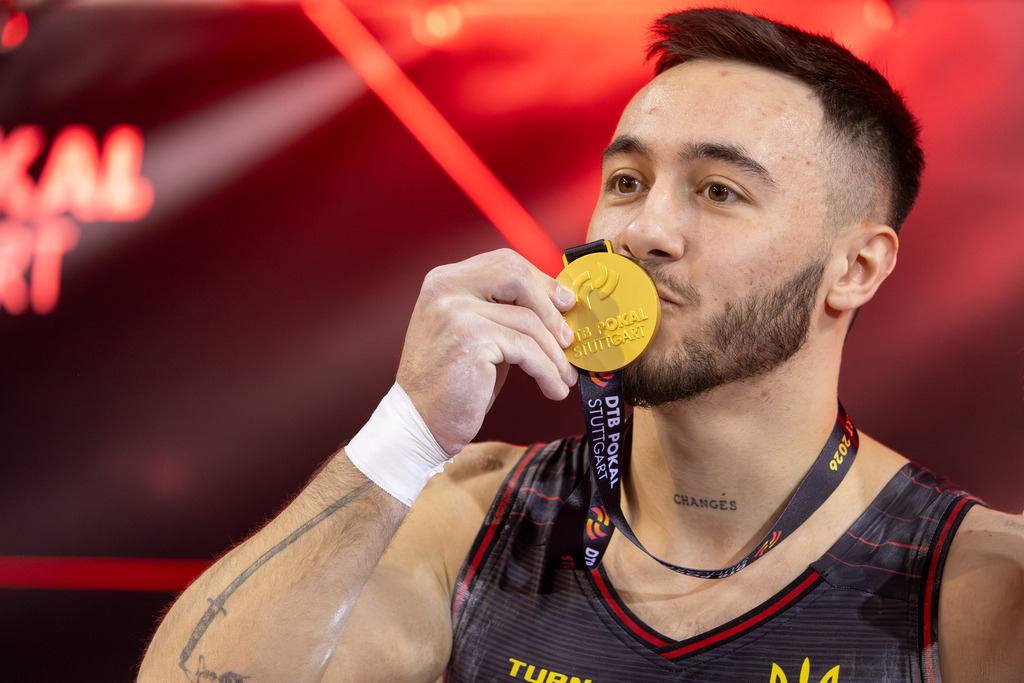 Stuttgart: DTB-Pokal 2026, Gerätfinals | Stuttgart: DTB-Pokal 2026, Gerätfinals***Nazar Chepurnyi (Ukraine) freut sich über seine Medaillle beim Sprung - Realisiert mit Pictrs.com