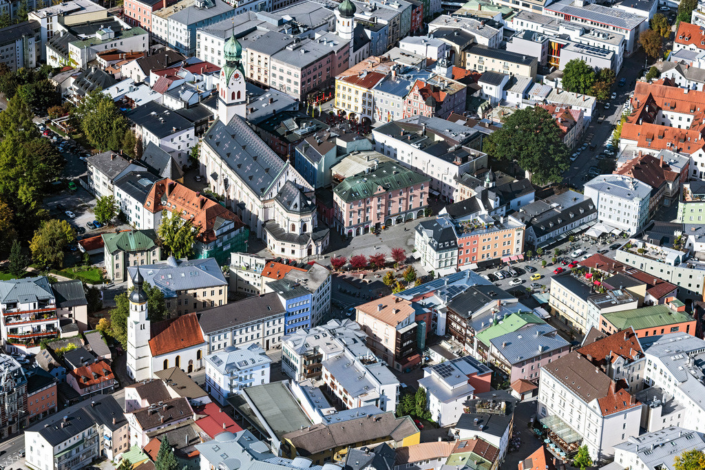 dr__0092231.jpg | ROSENHEIM 01.10.2021 Altstadtbereich und Innenstadtzentrum in Rosenheim im Bundesland Bayern, Deutschland. // Old Town area and city center in Rosenheim in the state Bavaria, Germany. Foto: Daniel Reiter