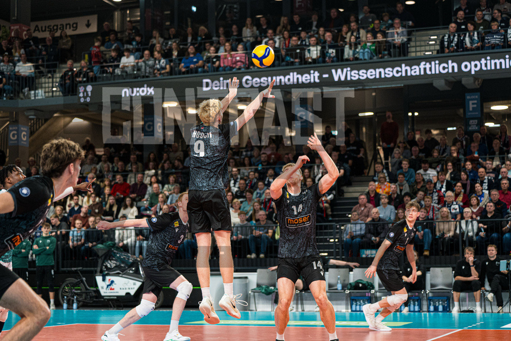 Volleyball I Herren I Saison 2025/2026 I Bundesliga I 8. Spieltag I SVG Lüneburg - FT 1844 Freiburg | CONTRAST ZERØ MEDIA - Realisiert mit Pictrs.com