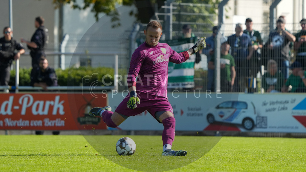 Fußball, Herren, Saison 2025/2026, Regionalliga Nordost, 10. Spieltag, FSV 63 Luckenwalde vs. BSG Chemie Leipzig, Samstag 27.09.2025, Werner-Seelenbinder-Stadion Luckenwalde, | Fußball, Herren, Saison 2025/2026, Regionalliga Nordost, 10. Spieltag, FSV 63 Luckenwalde vs. BSG Chemie Leipzig, Samstag 27.09.2025, Werner-Seelenbinder-Stadion Luckenwalde, Im Bild: Florian Palmowski (Luckenwalde) - Realisiert mit Pictrs.com