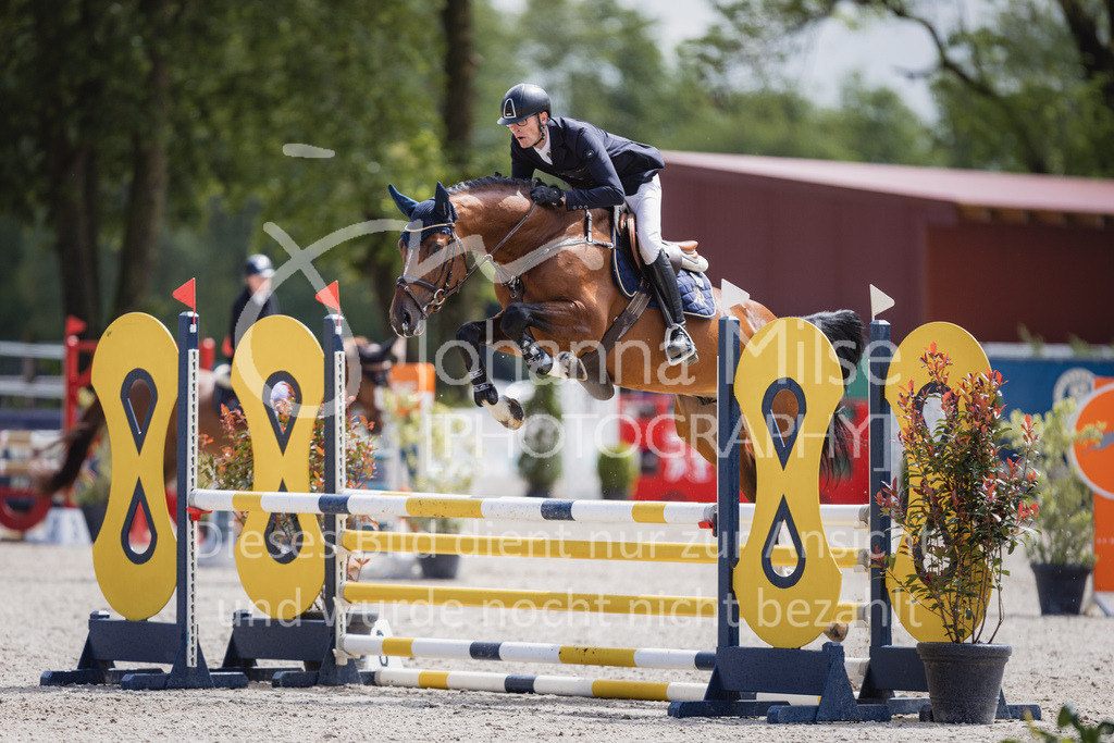 230516_Mühlen_03SprPf-A-428 | Deine schönsten Turniermomente als professionelle Fotos! Entdecke hochwertige Pferdesport-Fotografie im Online-Shop. Jetzt Fotos finden & bestellen!