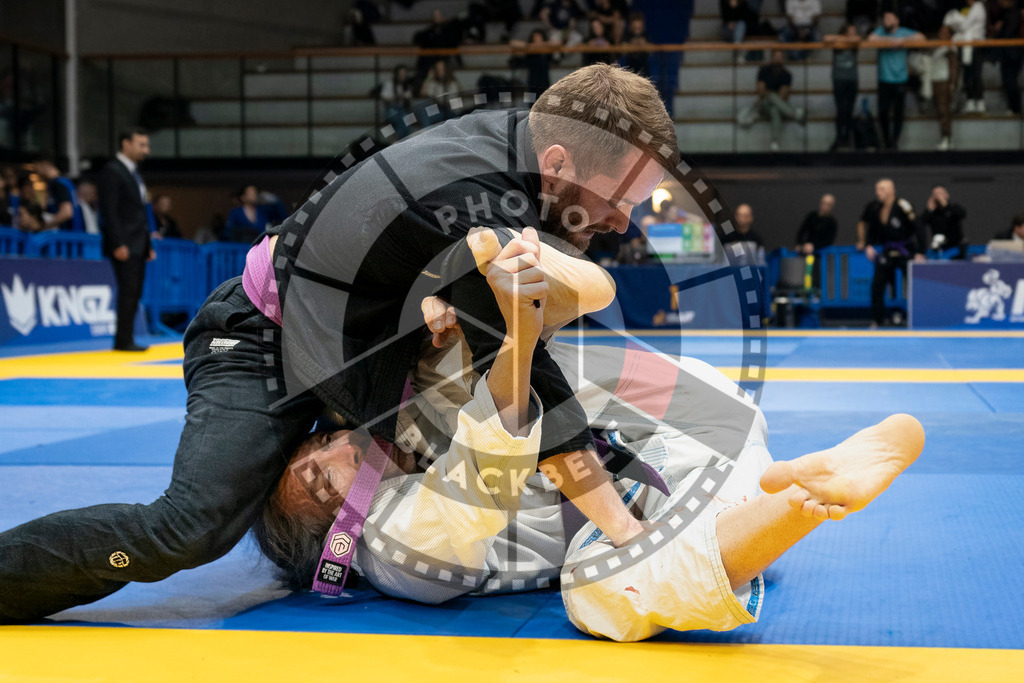 20240125PBB02170 | Fighters compete during the sixth day of the Brazilian Jiu-jitsu European Championship of the IBJJF in Paris, France, on January 25, 2024.