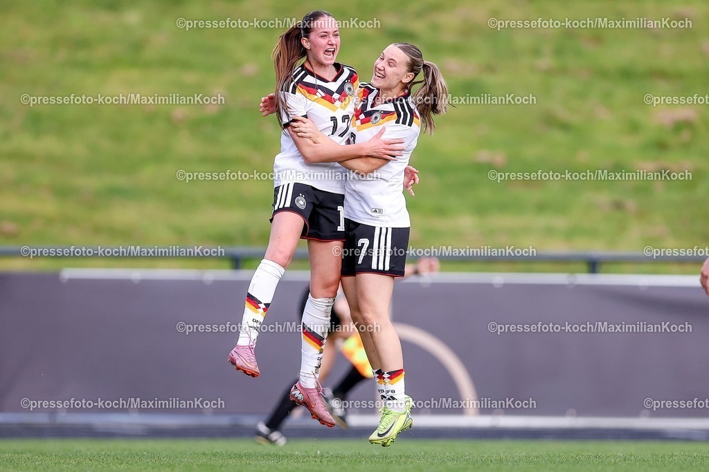DFB16042601045 | 16.04.2026, Essen, Fußball, UEFA Womens UNDER 19 Championship qualification, Germany - France, Stadion Uhlenkrug, Saison 2025 / 2026: Torjubel nach dem Tor zum 2:1 durch Torschütze Helen Börner (Deutschland U19 #17)  zusammen mit  Zoe Schick (Deutschland U19 #07)  DFB regulations prohibit any use of photographs as image sequences and or quasi-video.