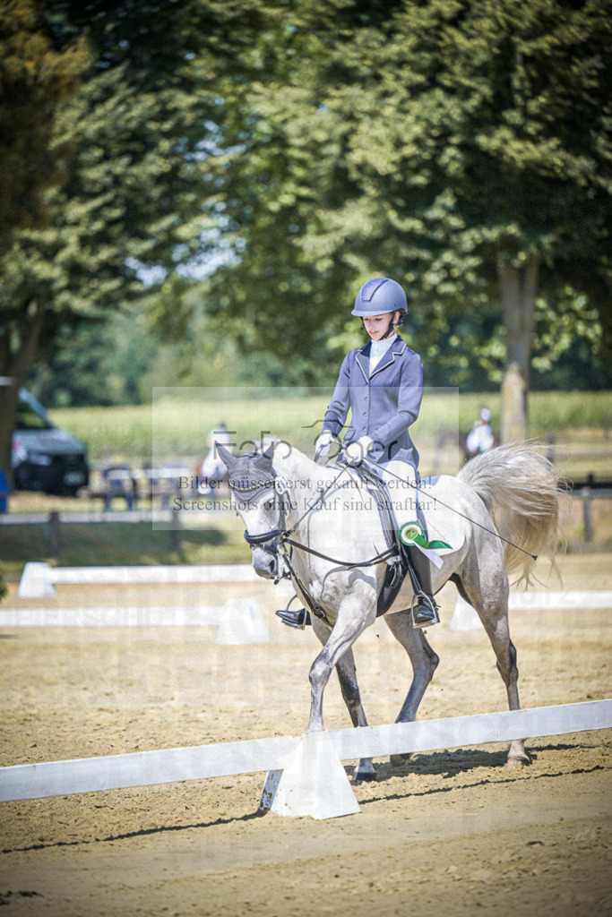 DOS_6305 | Entdecke hochwertige Reitturnierfotos von Foto Oger. Professionell, emotional und authentisch – jetzt Lieblingsmomente im Shop bestellen.Deutschlandweite Turnierfotografie. - Realisiert mit Pictrs.com